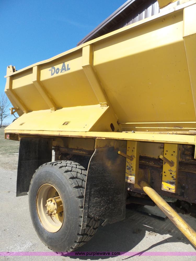 image for item J8925 1978 Oshkosh P-2323-5 sander truck