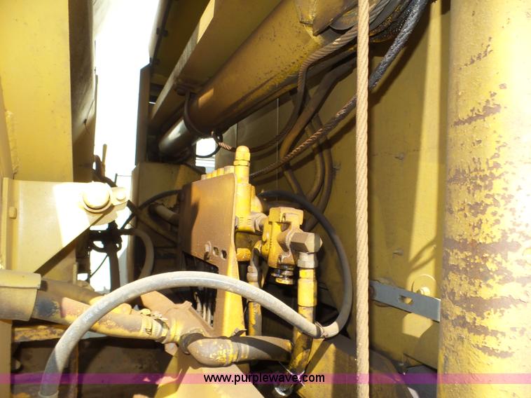 image for item J8925 1978 Oshkosh P-2323-5 sander truck