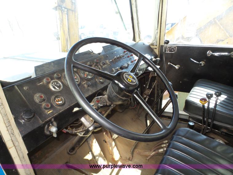 image for item J8925 1978 Oshkosh P-2323-5 sander truck