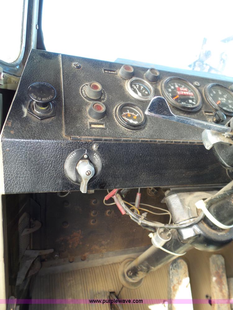 image for item J8925 1978 Oshkosh P-2323-5 sander truck