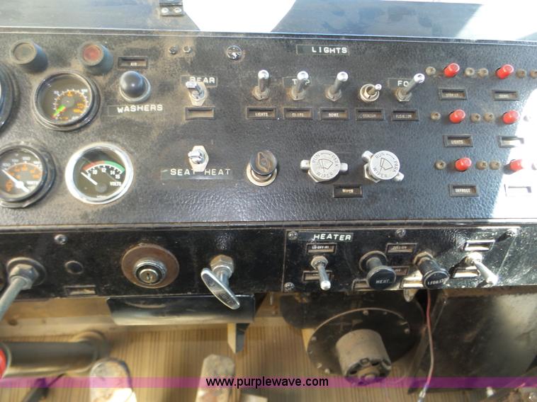 image for item J8925 1978 Oshkosh P-2323-5 sander truck