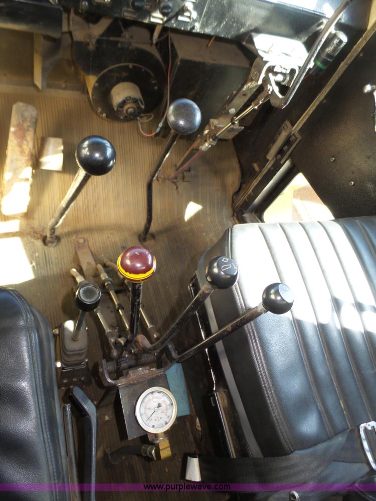 image for item J8925 1978 Oshkosh P-2323-5 sander truck