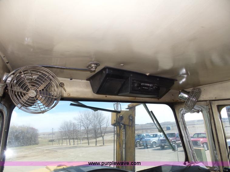 image for item J8925 1978 Oshkosh P-2323-5 sander truck