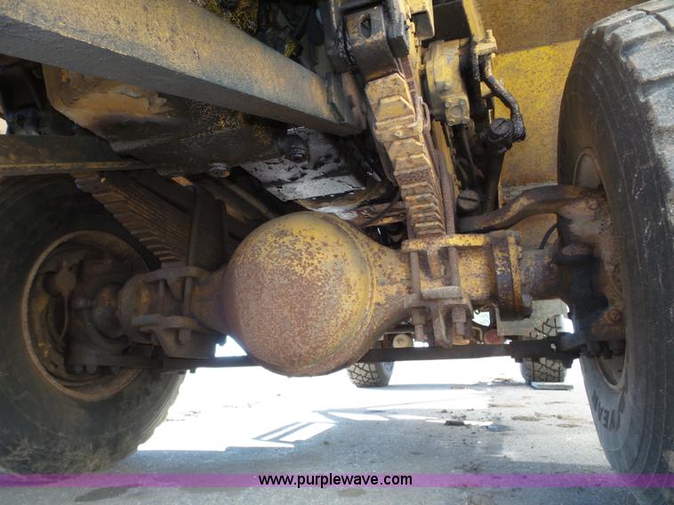 image for item J8925 1978 Oshkosh P-2323-5 sander truck