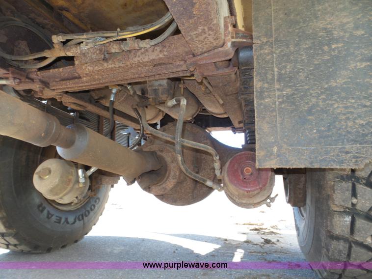 image for item J8925 1978 Oshkosh P-2323-5 sander truck