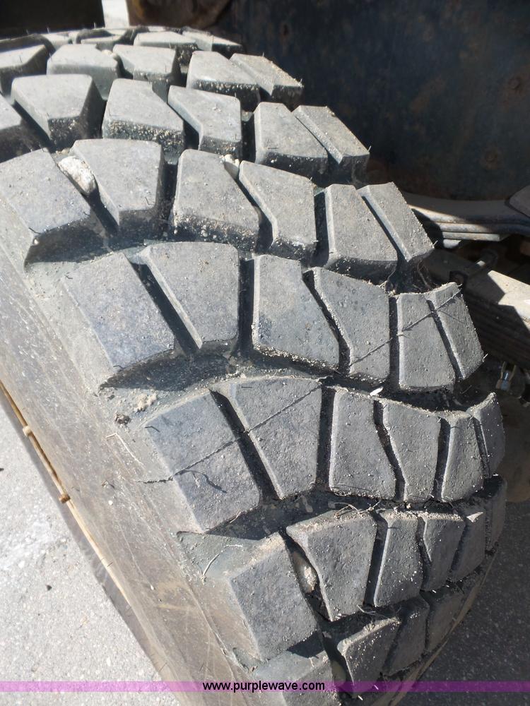 image for item J8925 1978 Oshkosh P-2323-5 sander truck