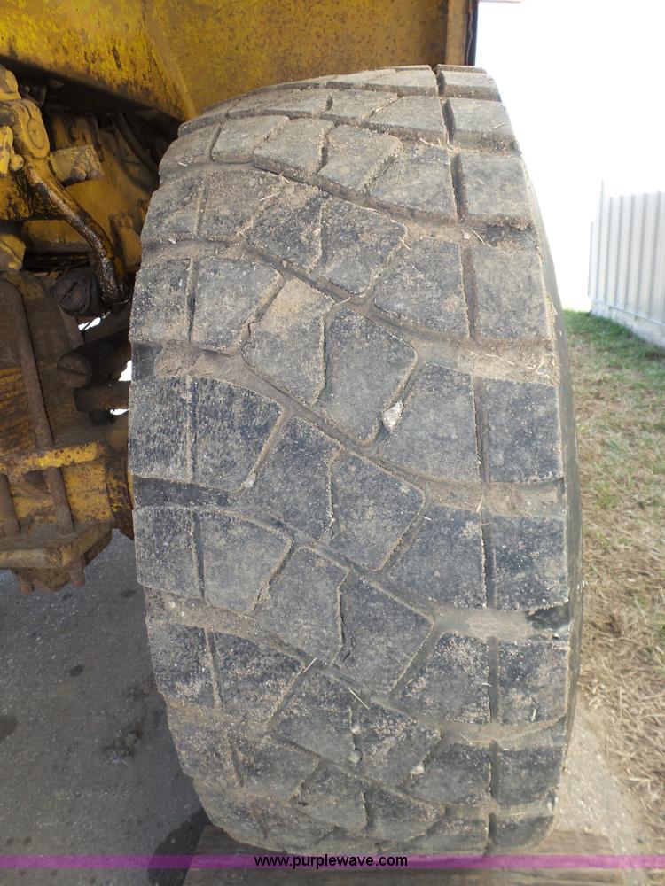 image for item J8925 1978 Oshkosh P-2323-5 sander truck