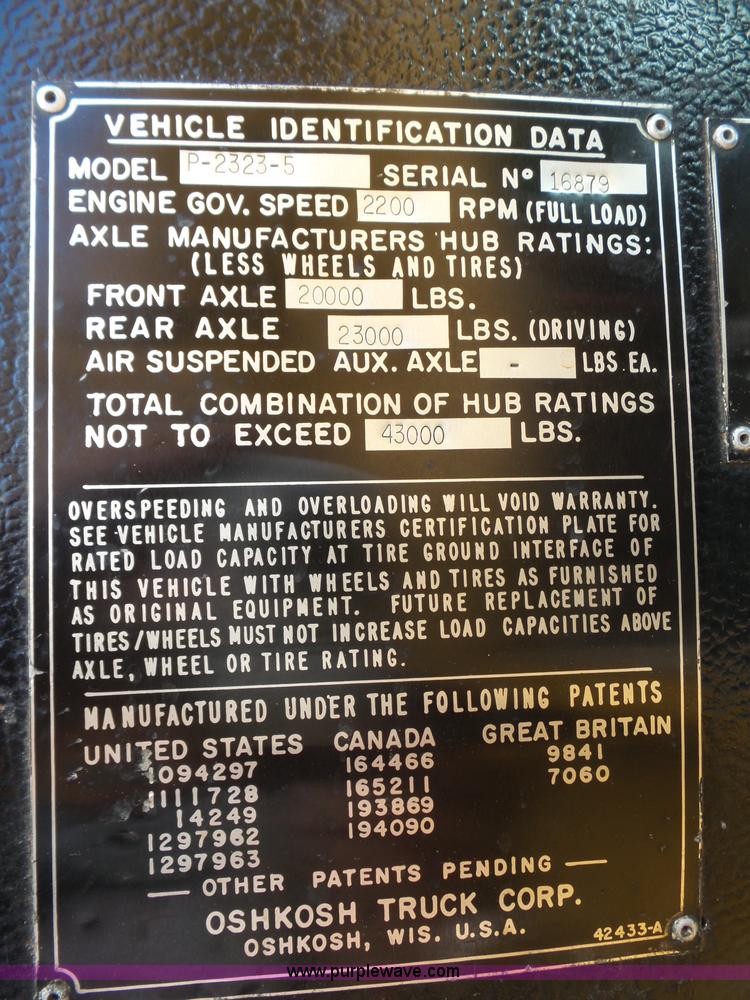 image for item J8925 1978 Oshkosh P-2323-5 sander truck