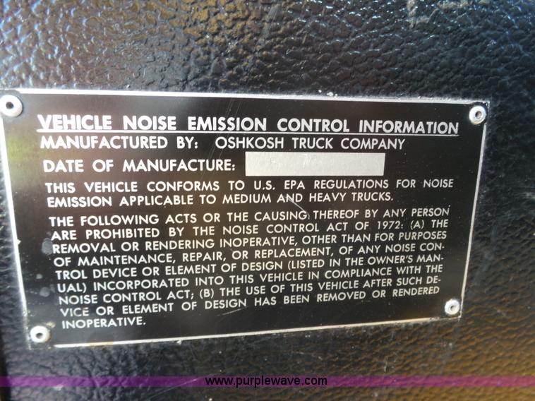 image for item J8925 1978 Oshkosh P-2323-5 sander truck