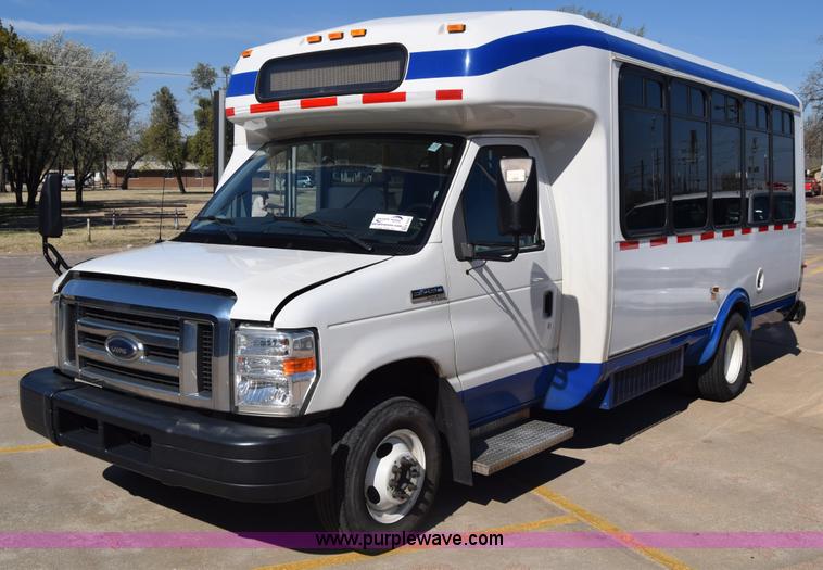 image for item K4341 2010 Ford E450 Super Duty shuttle bus