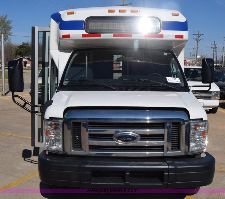 image for item K4341 2010 Ford E450 Super Duty shuttle bus