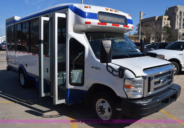 image for item K4341 2010 Ford E450 Super Duty shuttle bus