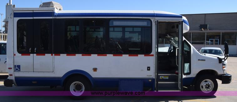 image for item K4341 2010 Ford E450 Super Duty shuttle bus