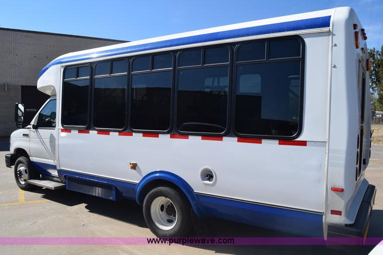 image for item K4341 2010 Ford E450 Super Duty shuttle bus