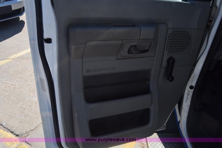 image for item K4341 2010 Ford E450 Super Duty shuttle bus