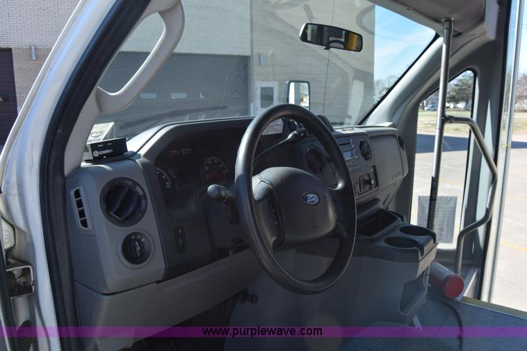 image for item K4341 2010 Ford E450 Super Duty shuttle bus