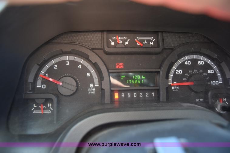 image for item K4341 2010 Ford E450 Super Duty shuttle bus