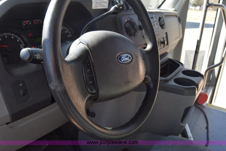 image for item K4341 2010 Ford E450 Super Duty shuttle bus