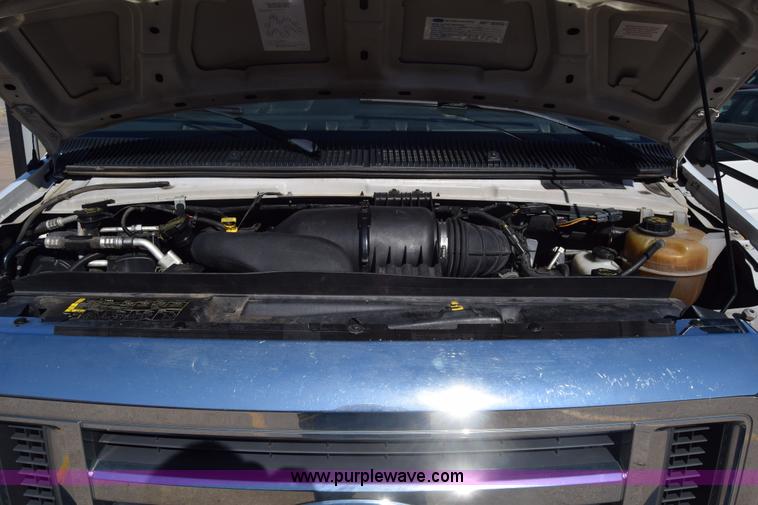 image for item K4341 2010 Ford E450 Super Duty shuttle bus