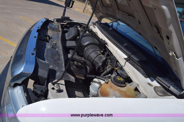 image for item K4341 2010 Ford E450 Super Duty shuttle bus