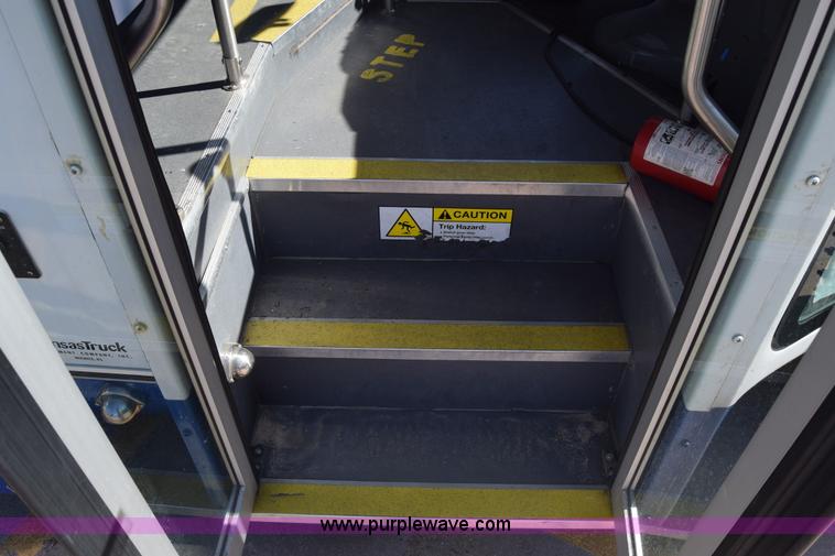 image for item K4341 2010 Ford E450 Super Duty shuttle bus