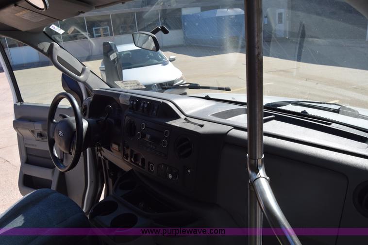 image for item K4341 2010 Ford E450 Super Duty shuttle bus