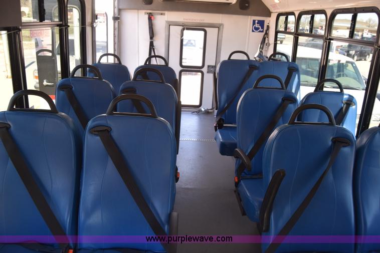 image for item K4341 2010 Ford E450 Super Duty shuttle bus