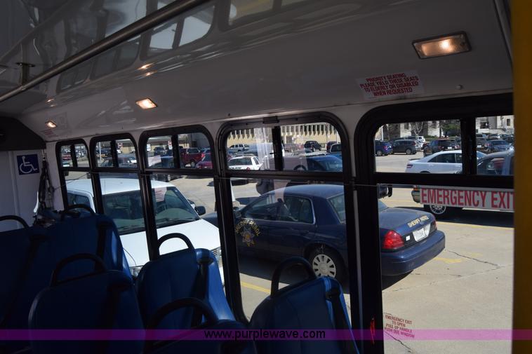 image for item K4341 2010 Ford E450 Super Duty shuttle bus