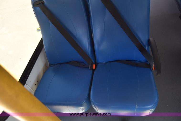 image for item K4341 2010 Ford E450 Super Duty shuttle bus