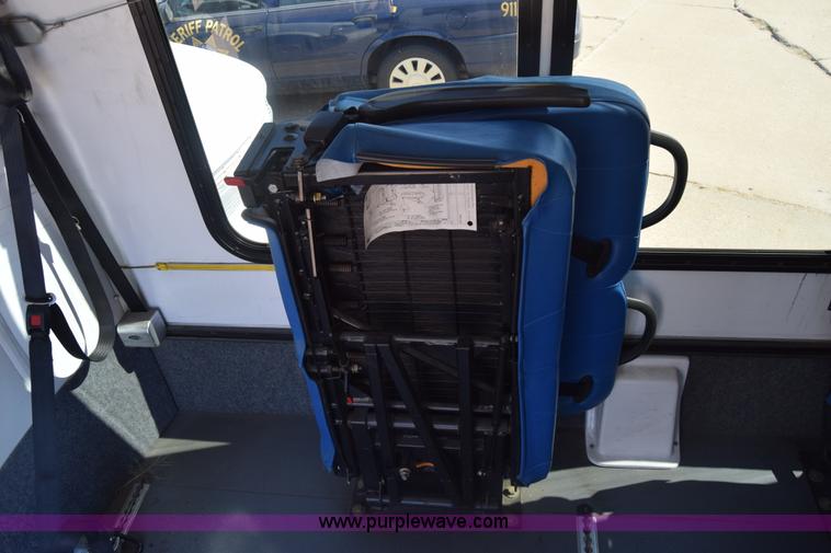 image for item K4341 2010 Ford E450 Super Duty shuttle bus