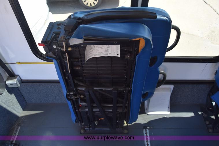 image for item K4341 2010 Ford E450 Super Duty shuttle bus