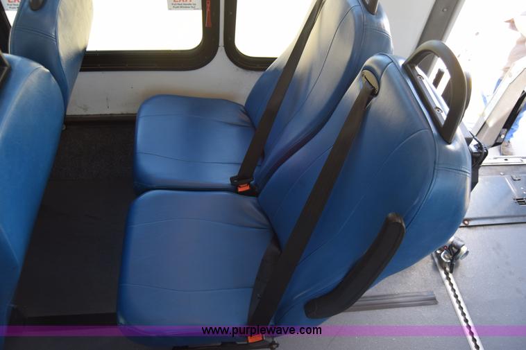 image for item K4341 2010 Ford E450 Super Duty shuttle bus