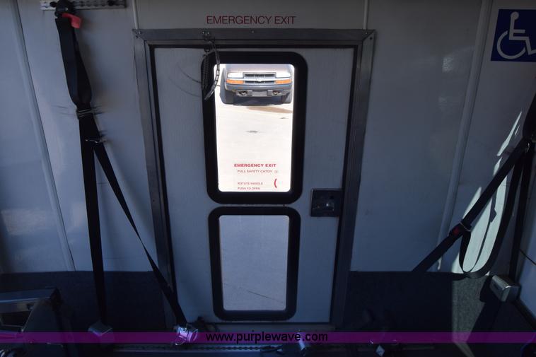 image for item K4341 2010 Ford E450 Super Duty shuttle bus