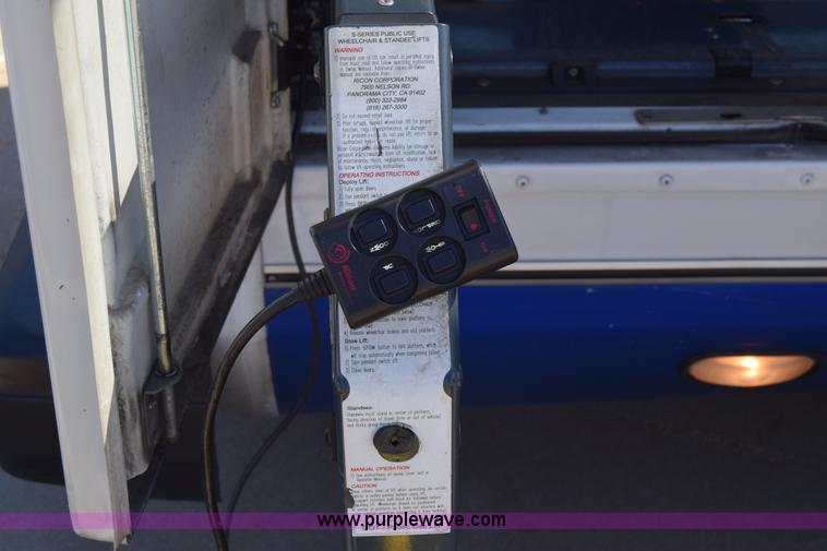 image for item K4341 2010 Ford E450 Super Duty shuttle bus