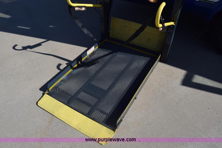 image for item K4341 2010 Ford E450 Super Duty shuttle bus