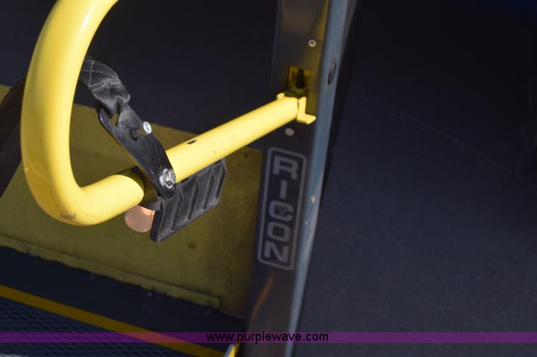 image for item K4341 2010 Ford E450 Super Duty shuttle bus