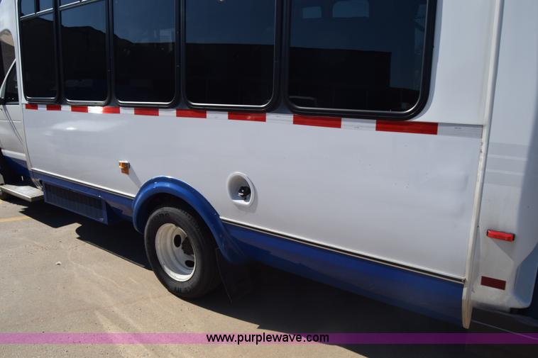 image for item K4341 2010 Ford E450 Super Duty shuttle bus