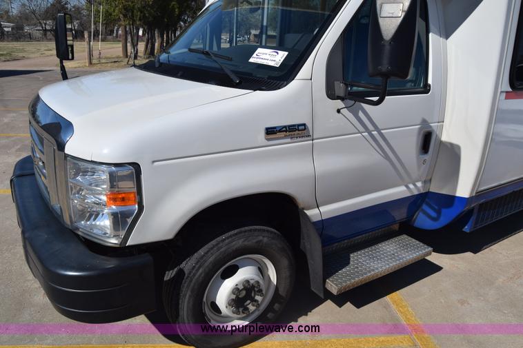 image for item K4341 2010 Ford E450 Super Duty shuttle bus