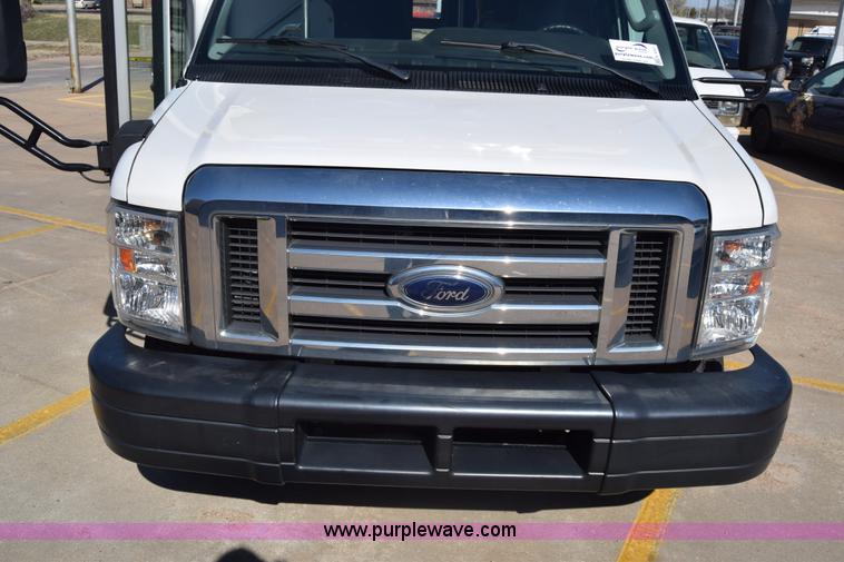 image for item K4341 2010 Ford E450 Super Duty shuttle bus