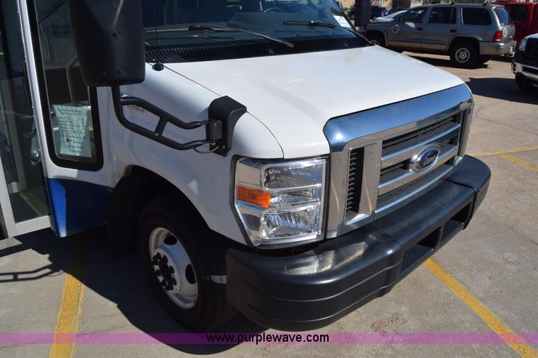 image for item K4341 2010 Ford E450 Super Duty shuttle bus