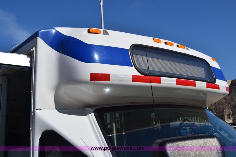 image for item K4341 2010 Ford E450 Super Duty shuttle bus