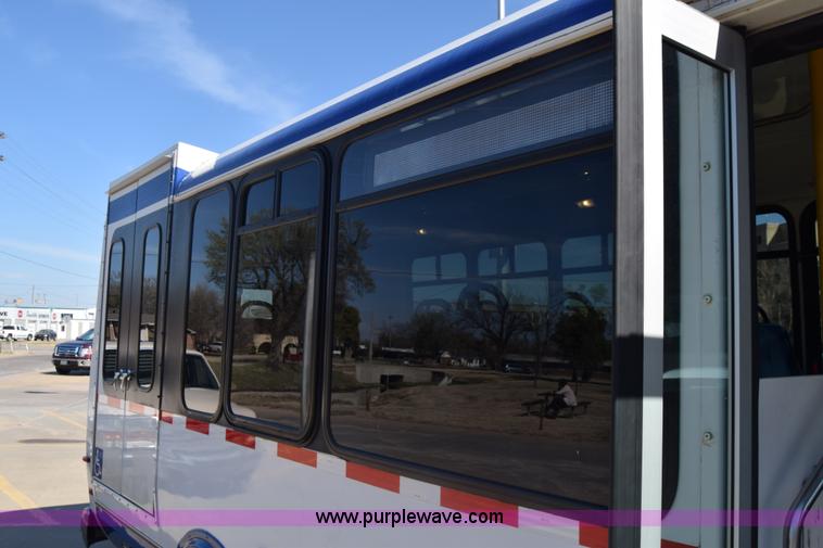 image for item K4341 2010 Ford E450 Super Duty shuttle bus