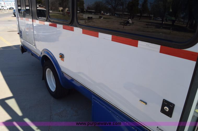 image for item K4341 2010 Ford E450 Super Duty shuttle bus