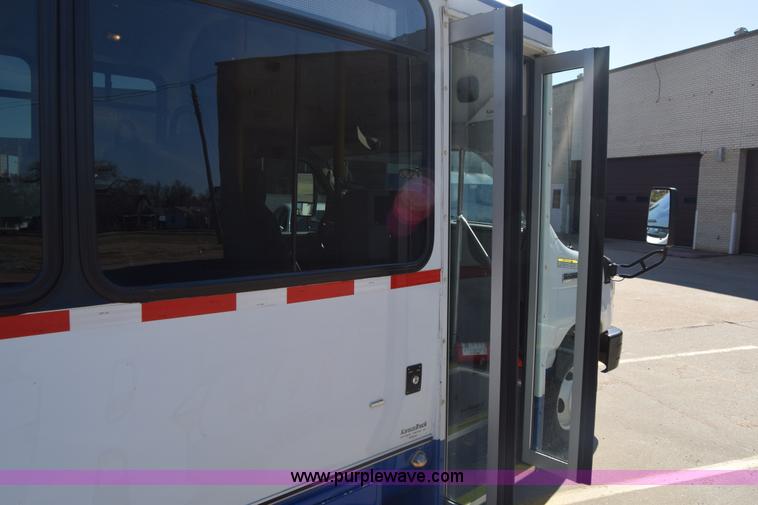 image for item K4341 2010 Ford E450 Super Duty shuttle bus