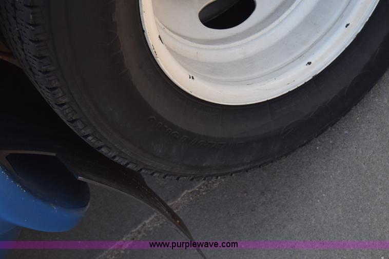 image for item K4341 2010 Ford E450 Super Duty shuttle bus