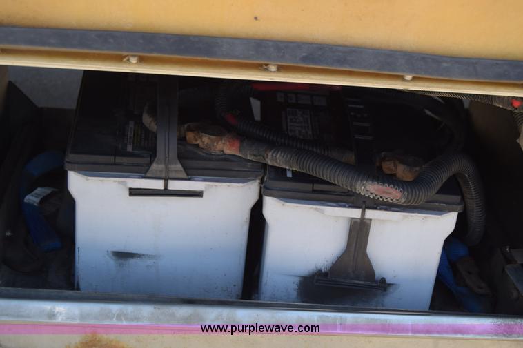 image for item K4341 2010 Ford E450 Super Duty shuttle bus