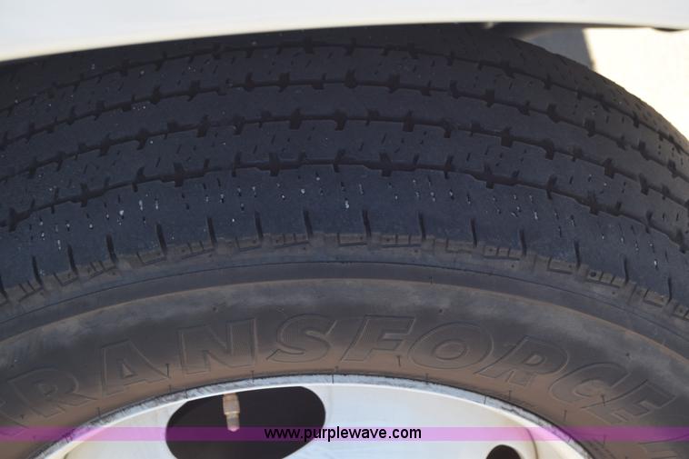 image for item K4341 2010 Ford E450 Super Duty shuttle bus