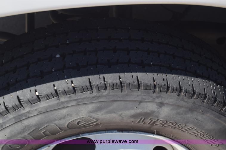 image for item K4341 2010 Ford E450 Super Duty shuttle bus