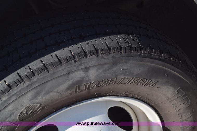 image for item K4341 2010 Ford E450 Super Duty shuttle bus