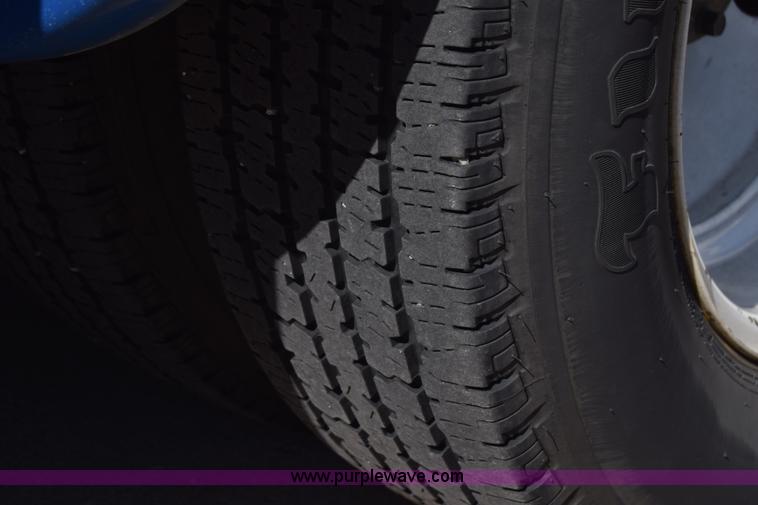 image for item K4341 2010 Ford E450 Super Duty shuttle bus